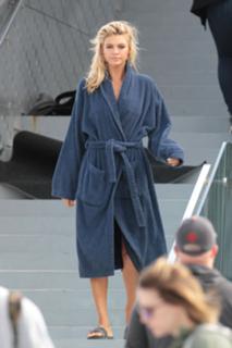 Kelly Rohrbach feet photo thumbnail