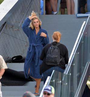 Kelly Rohrbach feet photo thumbnail