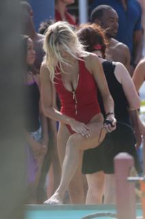 Kelly Rohrbach feet photo thumbnail