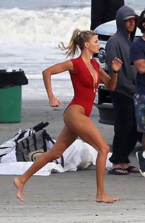 Kelly Rohrbach feet photo thumbnail