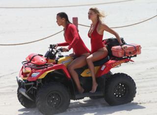 Kelly Rohrbach feet photo thumbnail