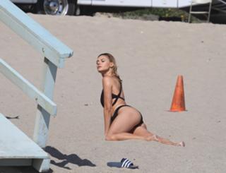 Kelly Rohrbach feet photo thumbnail