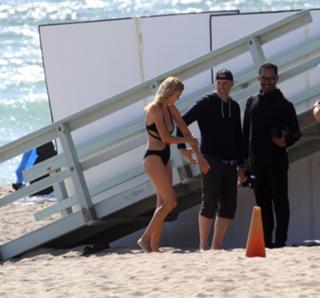 Kelly Rohrbach feet photo thumbnail