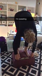 Kelly Rohrbach feet photo thumbnail