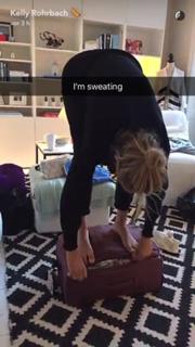 Kelly Rohrbach feet photo thumbnail