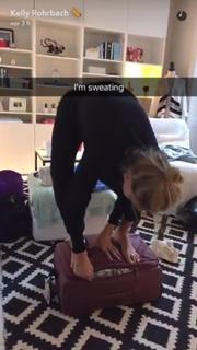 Kelly Rohrbach feet photo thumbnail