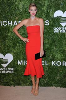 Kelly Rohrbach feet photo thumbnail