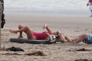 Kelly Rohrbach feet photo thumbnail