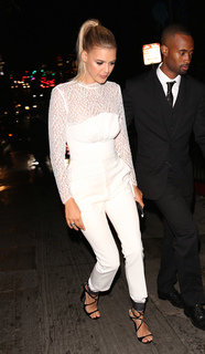 Kelly Rohrbach feet photo thumbnail