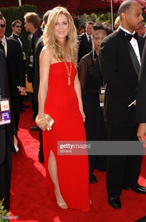 Kelly Rowan feet photo 16