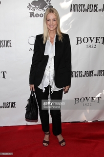 Kelly Rowan feet photo 11