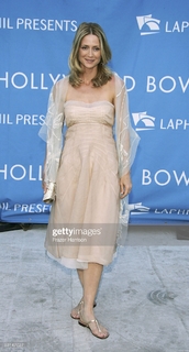 Kelly Rowan feet photo 6