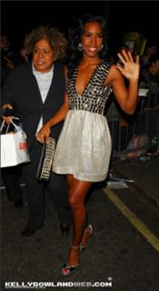 Kelly Rowland feet photo thumbnail