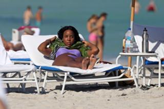Kelly Rowland feet photo thumbnail