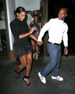 Kelly Rowland feet photo thumbnail