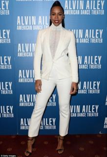 Kelly Rowland feet photo thumbnail