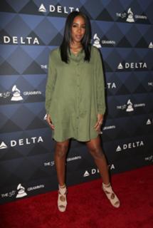Kelly Rowland feet photo thumbnail