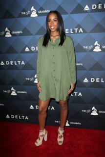 Kelly Rowland feet photo thumbnail