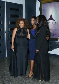 Kelly Rowland feet photo thumbnail