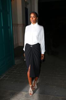 Kelly Rowland feet photo thumbnail