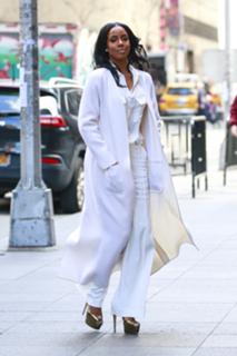 Kelly Rowland feet photo thumbnail