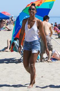 Kelly Rowland feet photo thumbnail