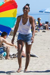 Kelly Rowland feet photo thumbnail