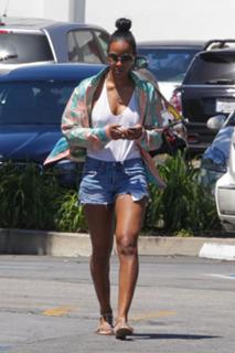 Kelly Rowland feet photo thumbnail
