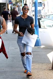 Kelly Rowland feet photo thumbnail