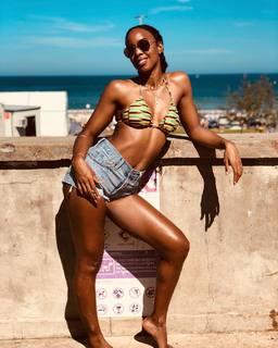 Kelly Rowland feet photo thumbnail