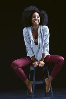 Kelly Rowland feet photo thumbnail