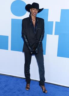 Kelly Rowland feet photo thumbnail