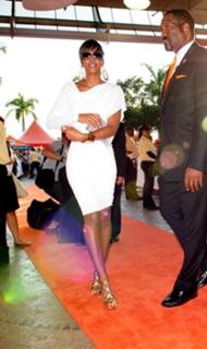 Kelly Rowland feet photo thumbnail
