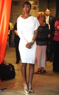 Kelly Rowland feet photo thumbnail