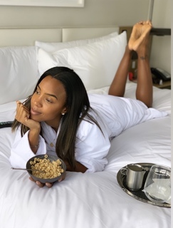 Kelly Rowland feet photo thumbnail