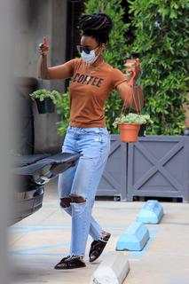 Kelly Rowland feet photo thumbnail
