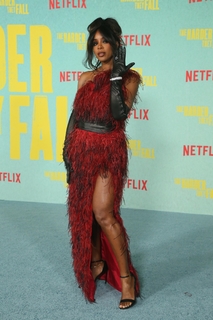 Kelly Rowland feet photo thumbnail