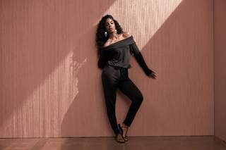 Kelly Rowland feet photo thumbnail