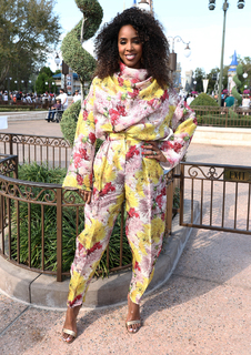 Kelly Rowland feet photo thumbnail