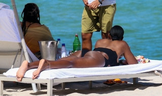 Kelly Rowland feet photo thumbnail
