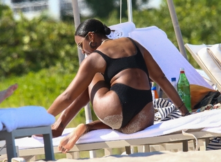 Kelly Rowland feet photo thumbnail