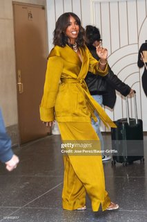 Kelly Rowland feet photo thumbnail