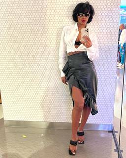 Kelly Rowland feet photo thumbnail