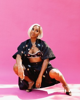 Kelly Rowland feet photo thumbnail