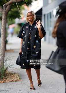 Kelly Rowland feet photo thumbnail
