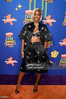 Kelly Rowland feet photo thumbnail