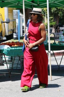 Kelly Rowland feet photo thumbnail