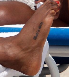 Kelly Rowland feet photo 6