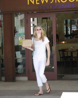 Kelly Rutherford feet photo 17