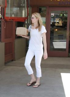 Kelly Rutherford feet photo 16